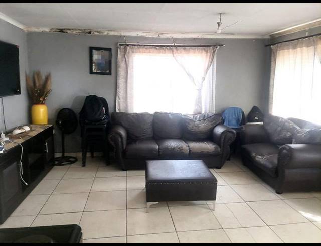 12 BEDROOM HOUSE FOR SALE IN SOSHANGUVE SOUTH